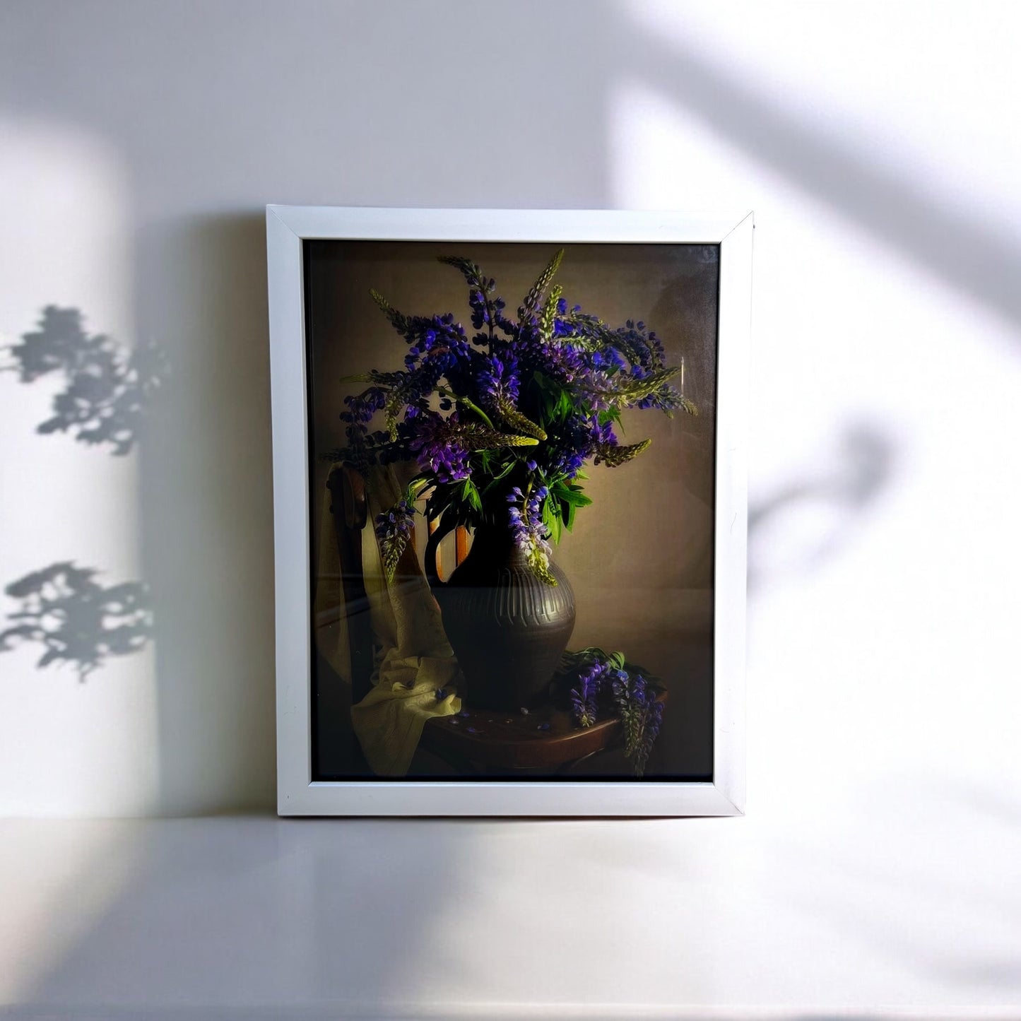 Lupines floral vase Frame 30x40